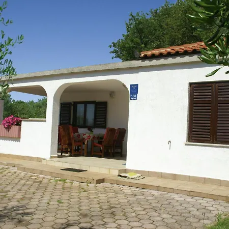 Spacious Near Sea In *