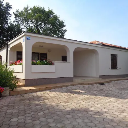 Tatil Evi Spacious Near Sea In