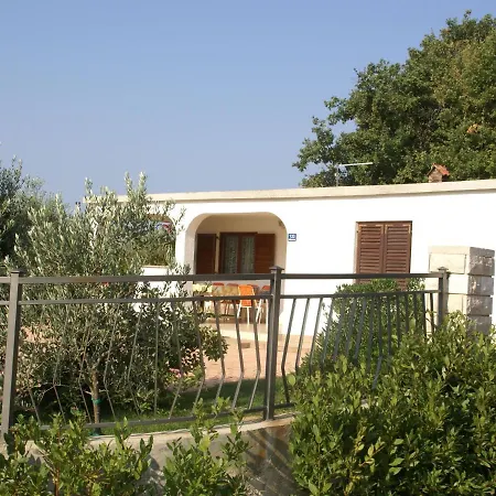 Spacious Near Sea In *