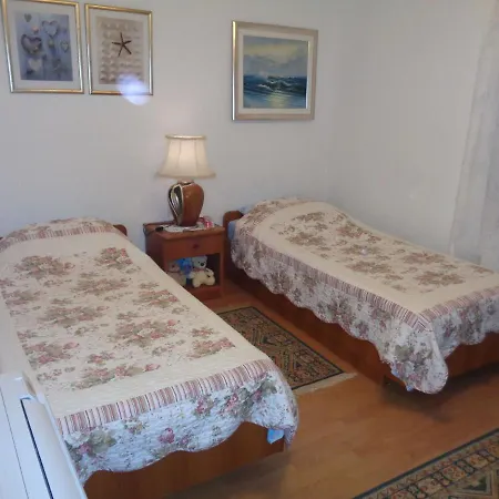 Spacious Near Sea In
