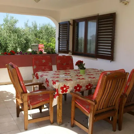 Spacious Near Sea In *