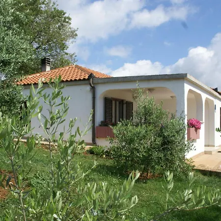 Spacious Near Sea In Holiday home *