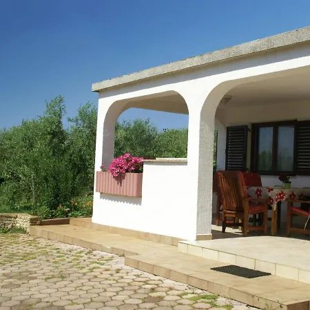 Spacious Near Sea In Holiday home *